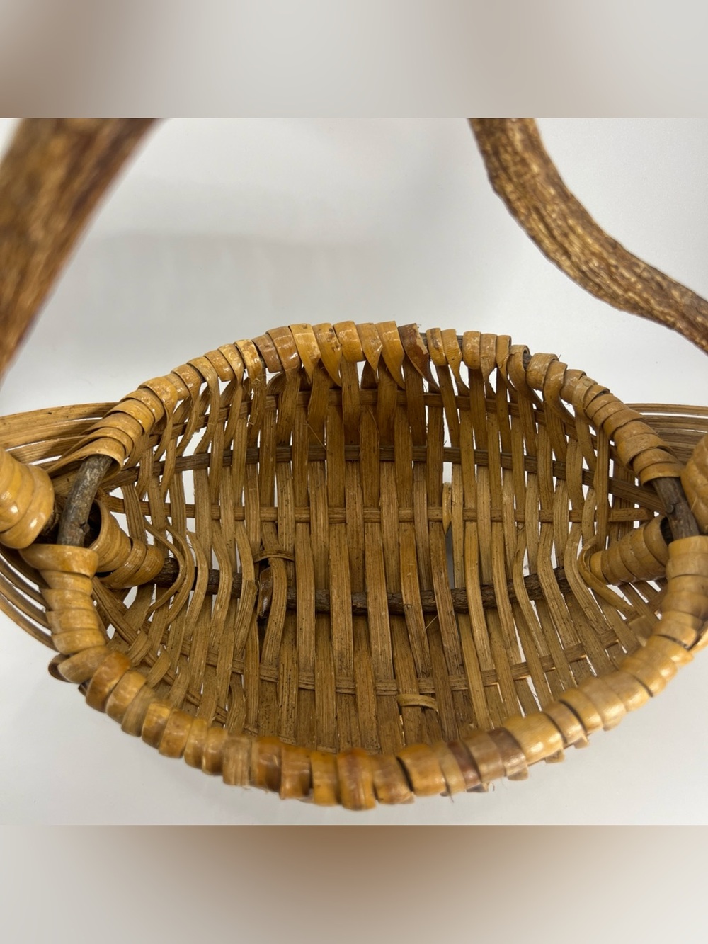 Vintage Small Buttocks Basket Splint Wood Egg Gathering Primitive Twig Handle 8" - Picture 4 of 13